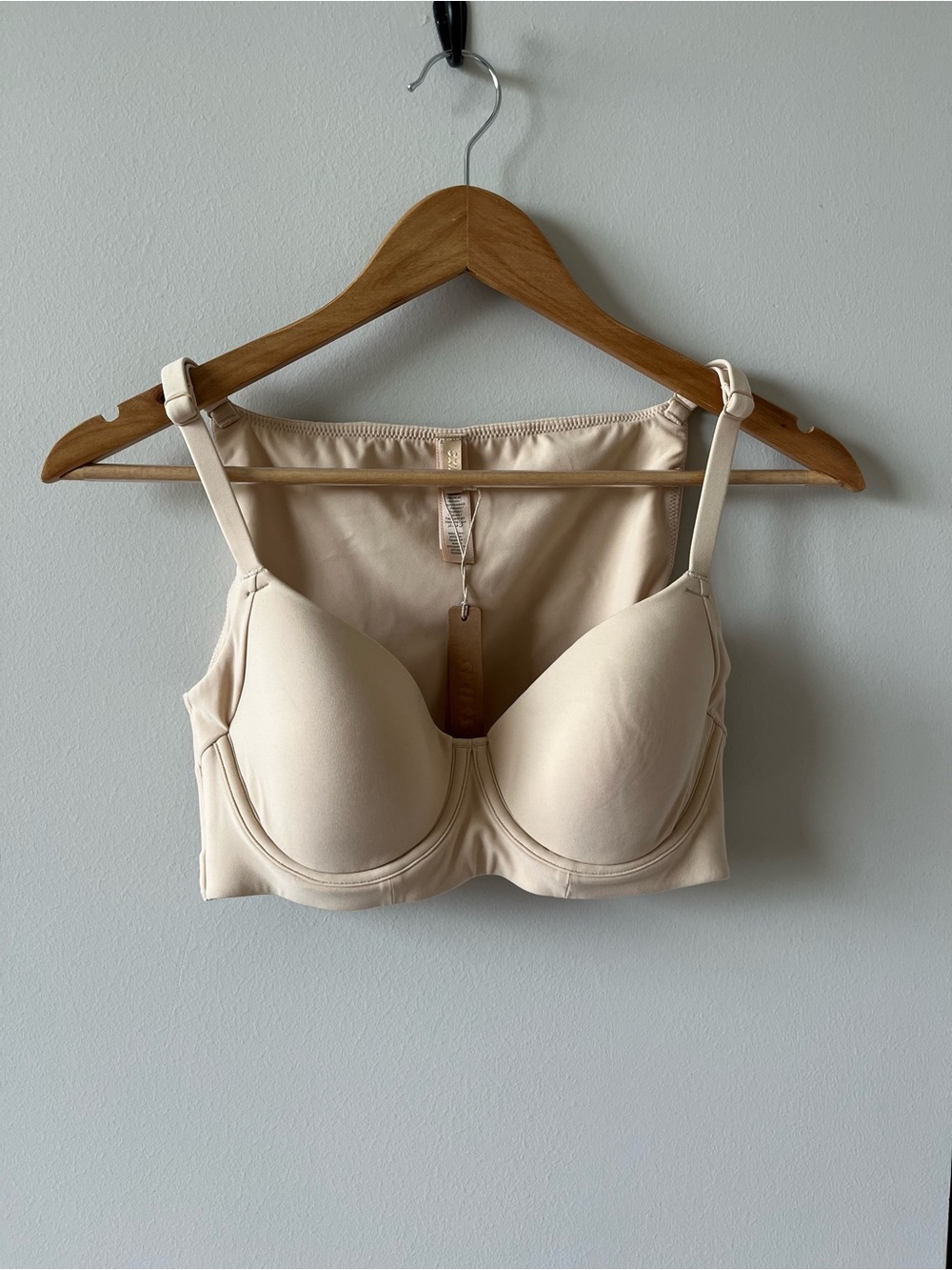 SKIMS Fits Everybody Full Coverage Back Smoother Bra 34B NWT Sand Color